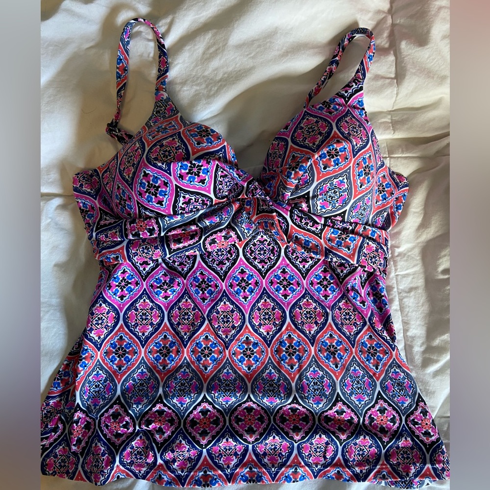 Women’s tankini top with built in padding and underwire size 10